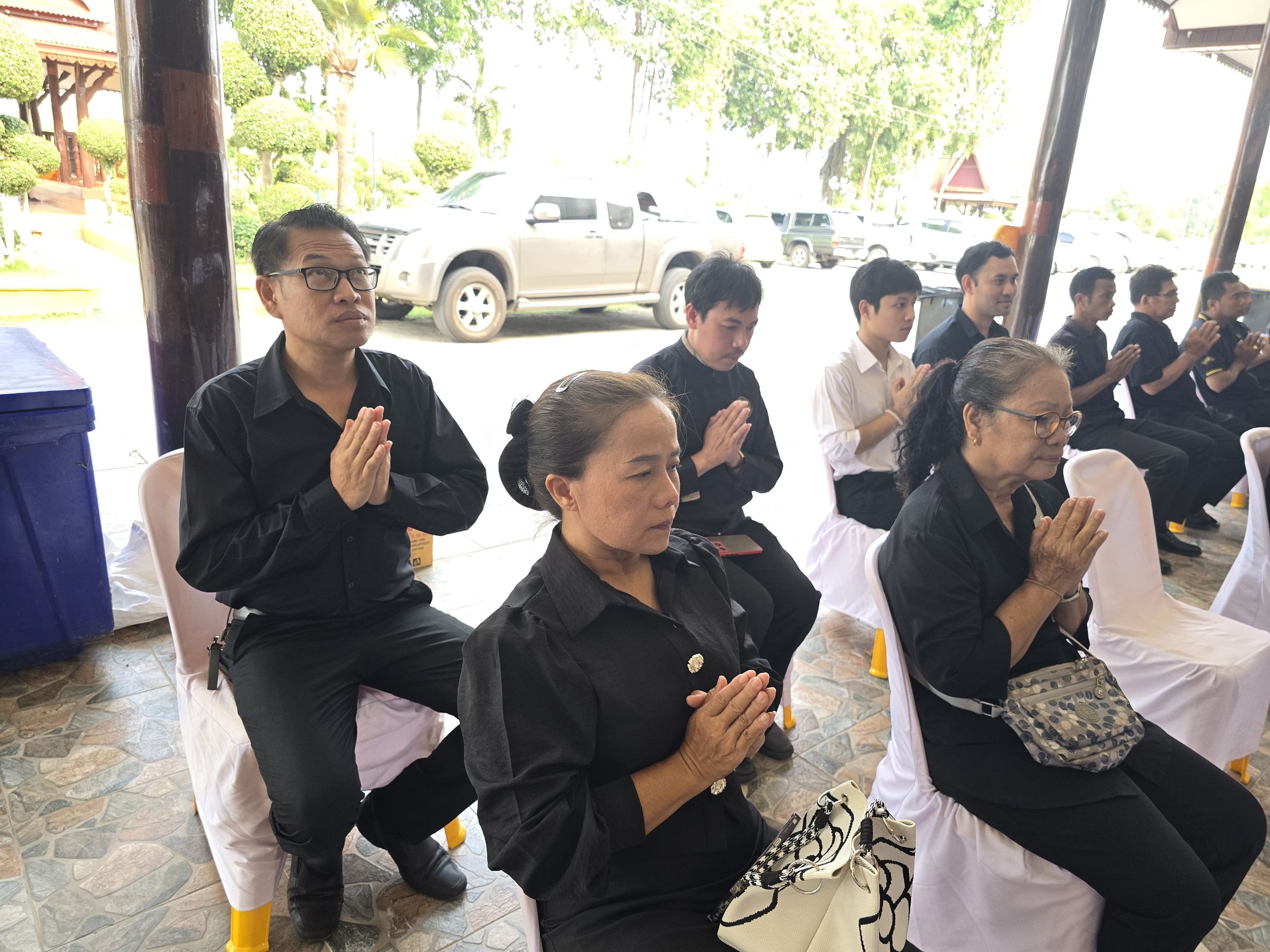 title - วันที่ 24 เมษายน 2569 เวลา 15.30 น. นายวิทูล ประดิษฐบุญ ปฏิรูปที่ดินจังหวัดปราจีนบุรี มอบหมายให้ เจ้าหน้าที่ ส.ป.ก.ปราจีนบุรี เข้าร่วม พิธีสวดพระพุทธมนต์และเจริญจิตตภาวนา เพื่อน้อมอุทิศถวายเป็นพระราชกุศลแด่ สมเด็จพระนางเจ้าสิริกิติ์ พระบรมราชินีนาถ พระบรมราชชนนีพันปีหลวง